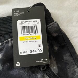 Boys Under Armour camo black and gray loose fit joggers nwt